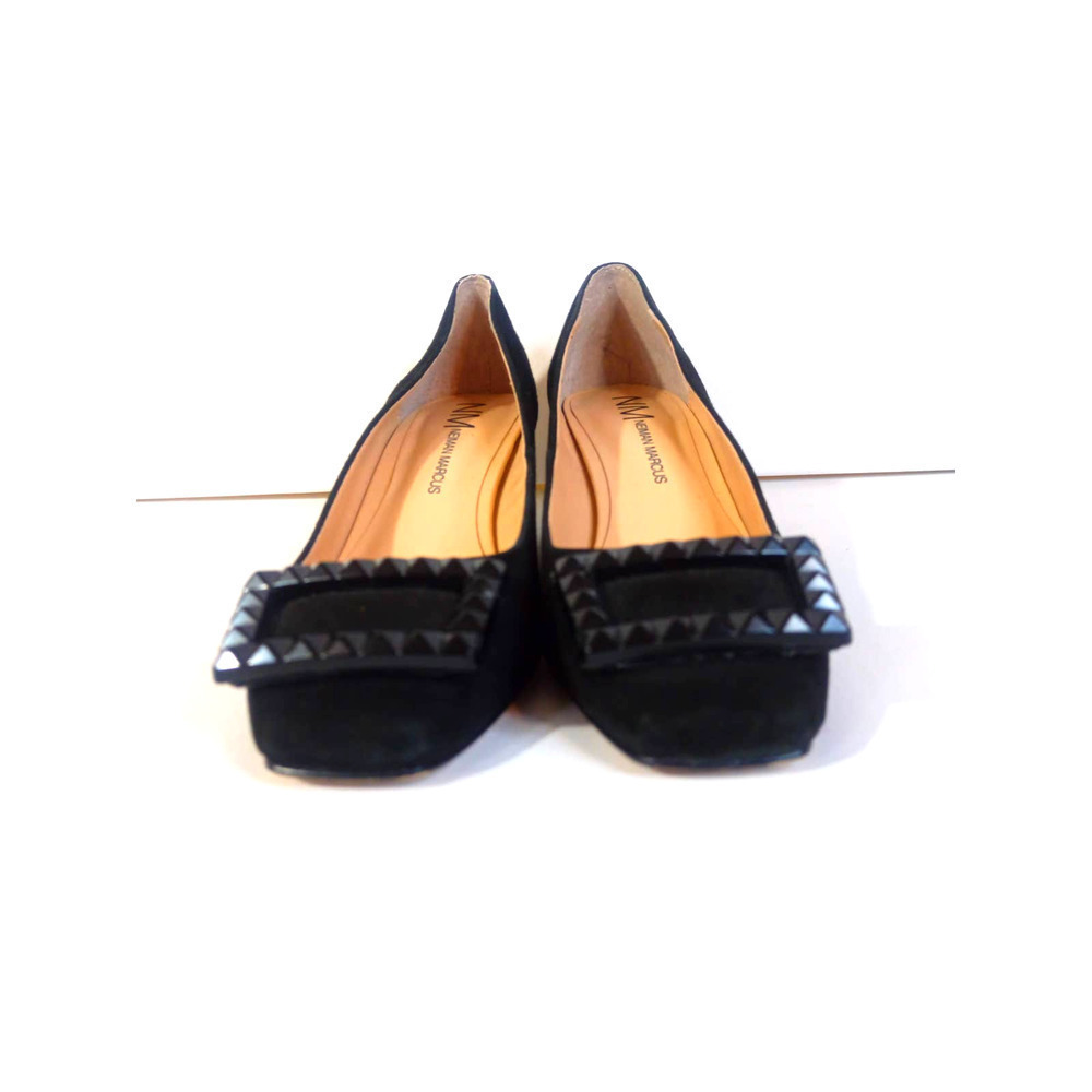 Neiman Marcus Women Sz 7 Black Leather Pumps Oversized Black Studded Buckle - Picture 3 of 8